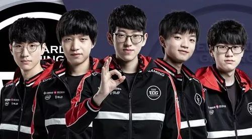 在实现着自 在实现着自