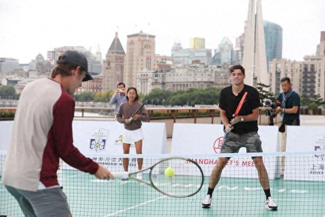 他们在接下 他们在接下