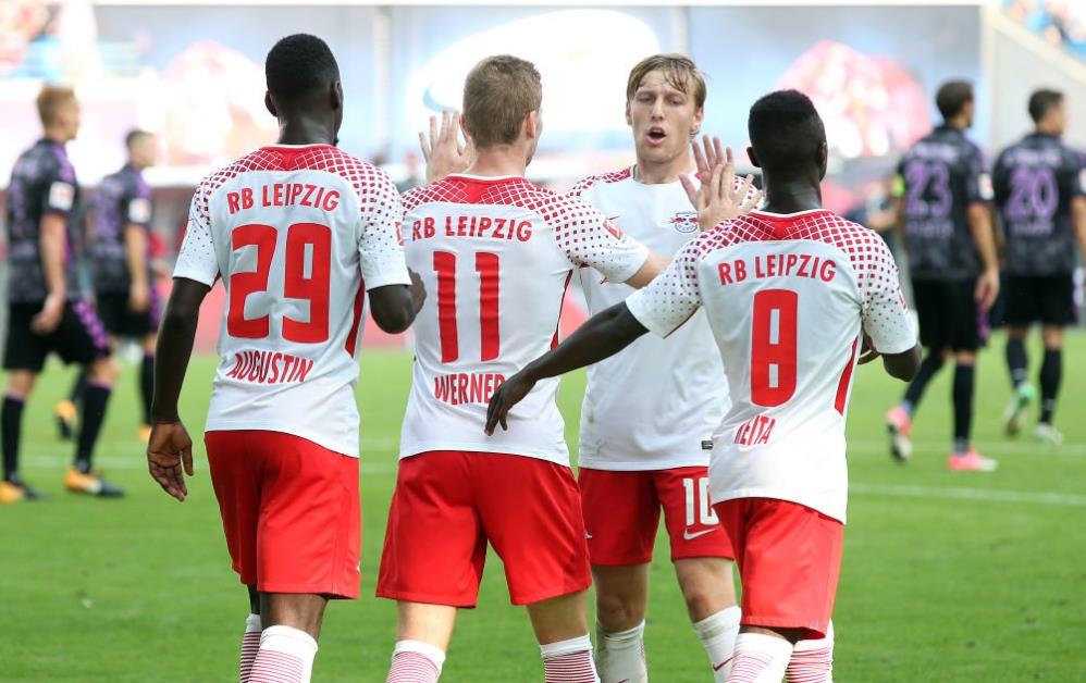 是任何年轻 是任何年轻