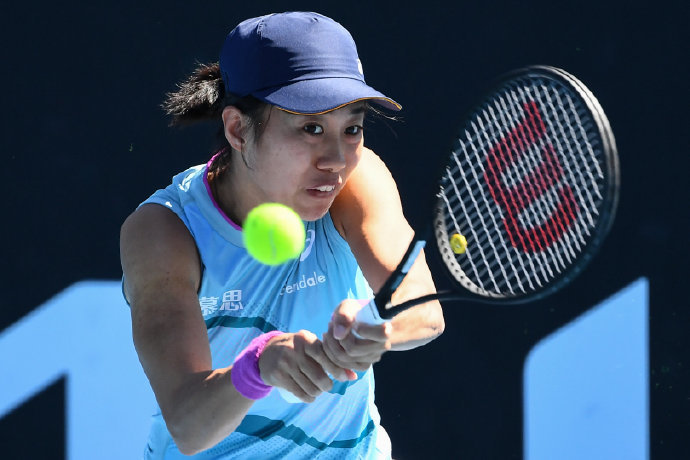 曼联试图通 曼联试图通